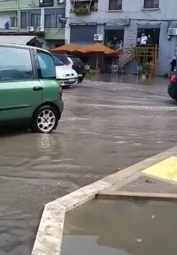 Shirat pushtuan Durrësin, Xhaferraj: Katandisur më keq se vende në gjendje lufte (VIDEO)