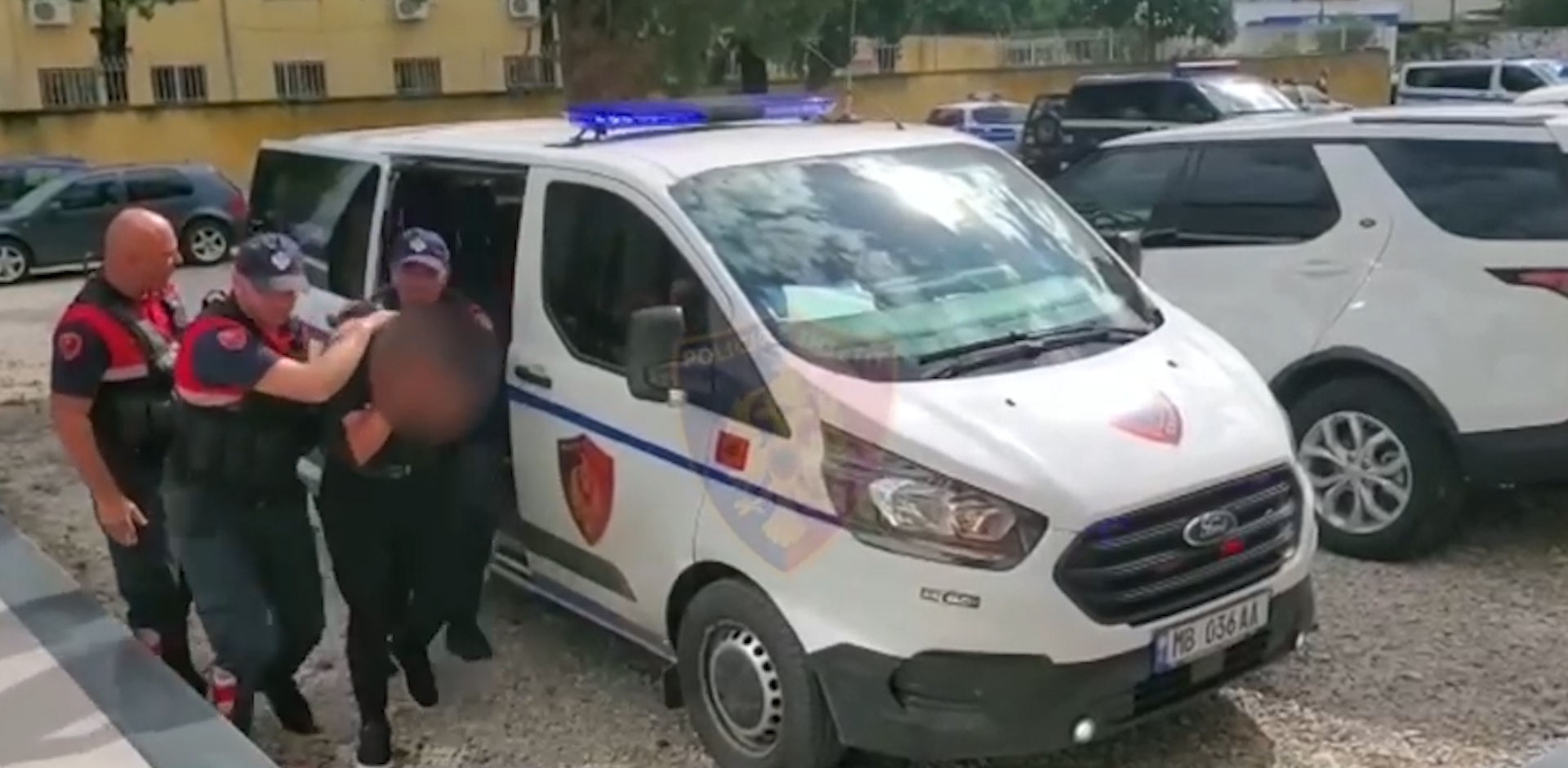 Në kërkim për përdhunimet e vajzave të rritura, pranga 35-vjeçarit