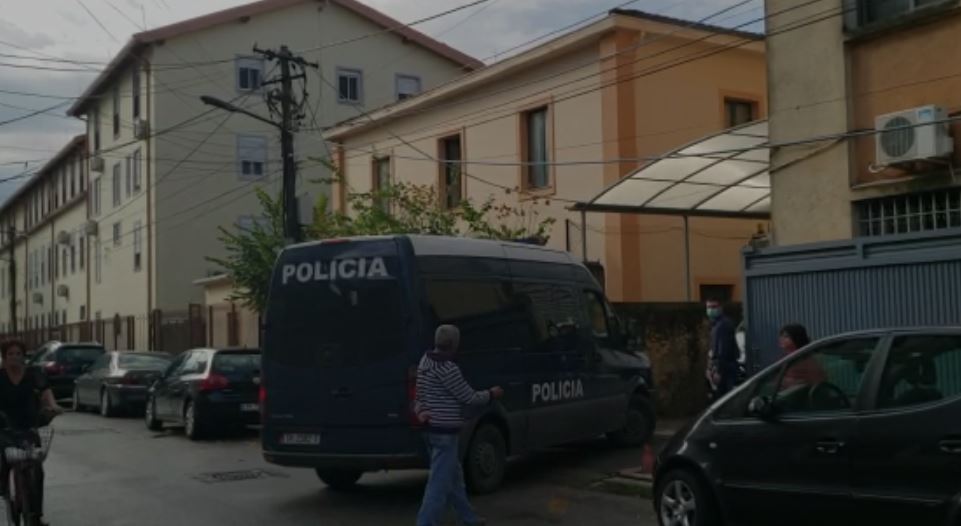 Mbetet në burg burri që përplasi me makinë gruan e kushëririt: Më doli para