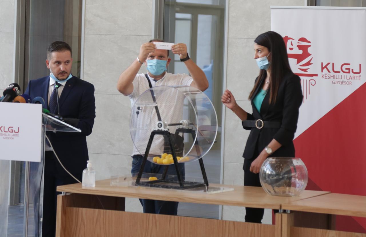 Hidhet shorti për Kolegjin e ri Zgjedhor, kush janë gjyqtarët fitues