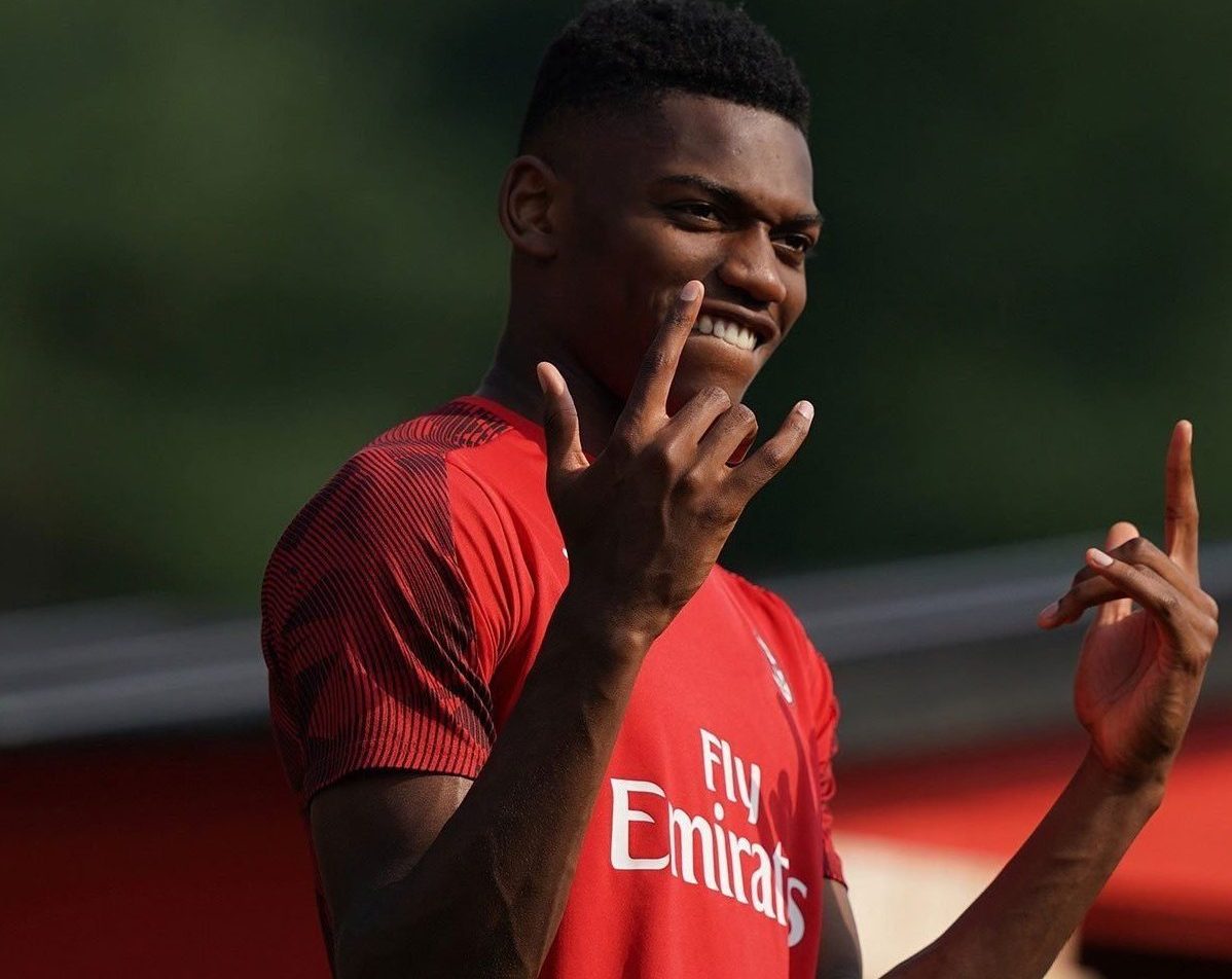 Sulmuesi i Milanit me COVID, telashe për kuqezinjtë dy ditë para ndeshjes në Europë