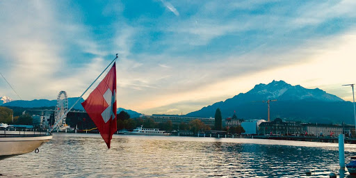 Zvicra heq karantinën për qytetarët nga Kosova