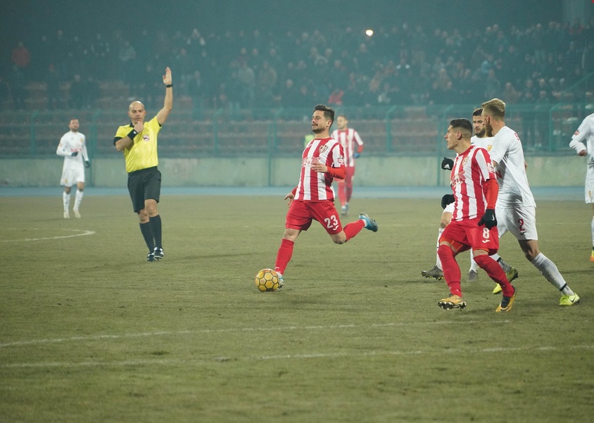 Teuta vijon përpjekjet për të afruar Dejvi Bregun