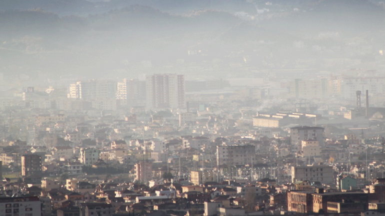 PD: Një në katër vdekje në Shqipëri vjen si pasojë e ndotjes së ajrit