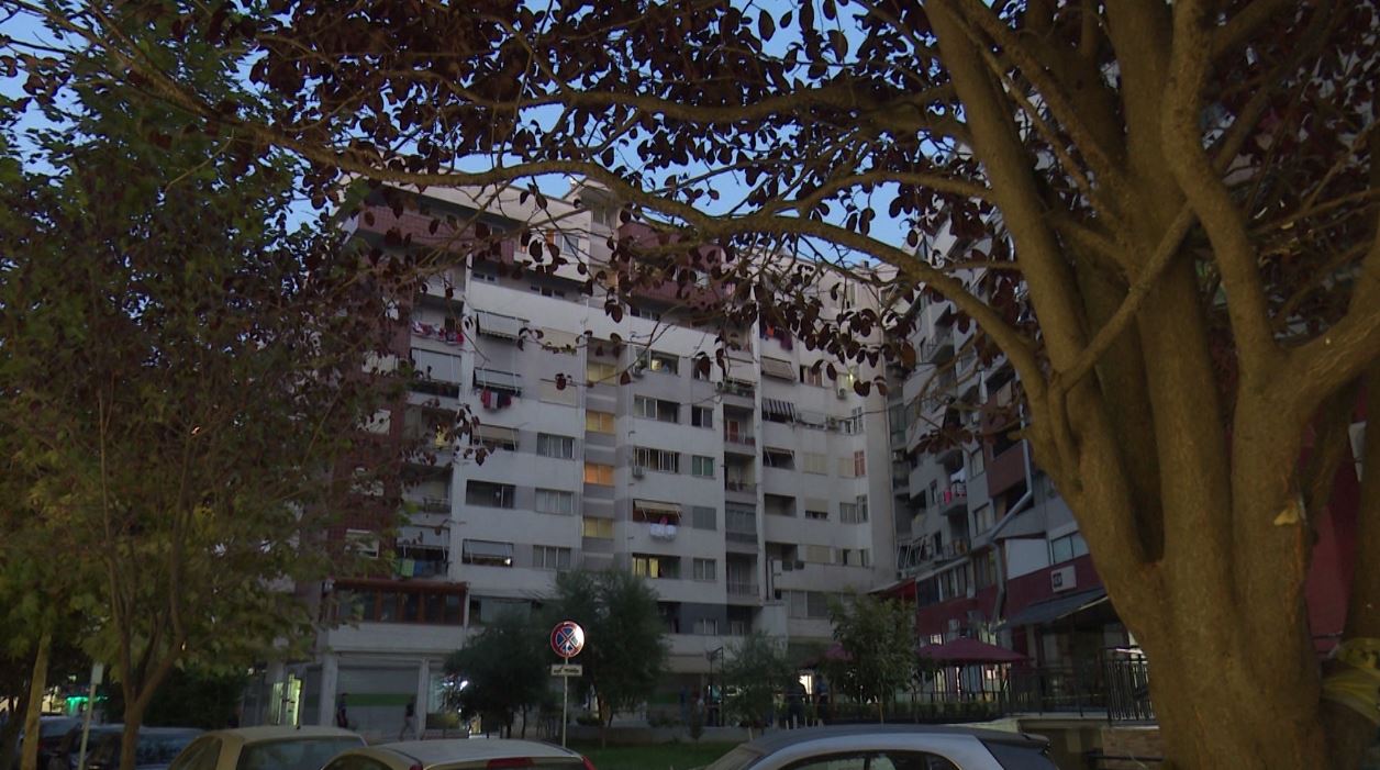 Autori i plagosjes së 45-vjeçarit në kërkim edhe nga Gjykata e Durrësit (EMRI)