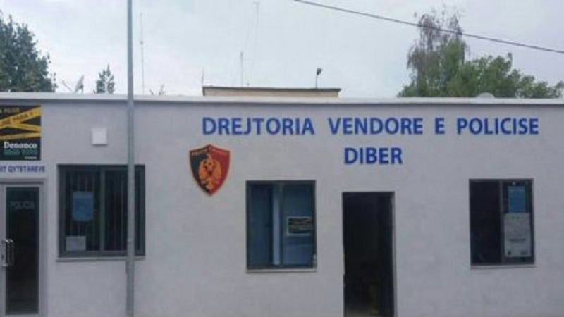 Procedohen drejtoresha e Zyrës Arsimore dhe ish-drejtori i shkollës, i dha rrogë pa qenë në Shqipëri