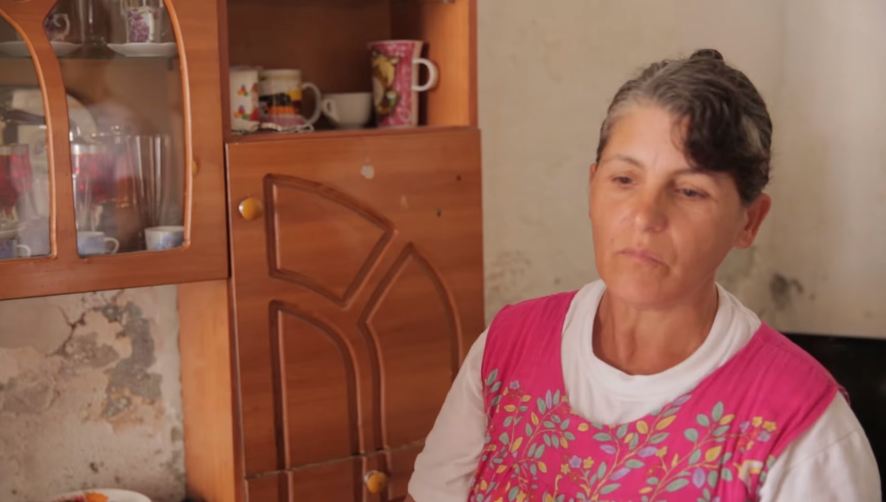 Shtëpinë ia dëmtoi tërmeti, qytetarja: Erdhi dimri, s’kam ku rri me kalamajtë. As bonus nuk më kanë dhënë!
