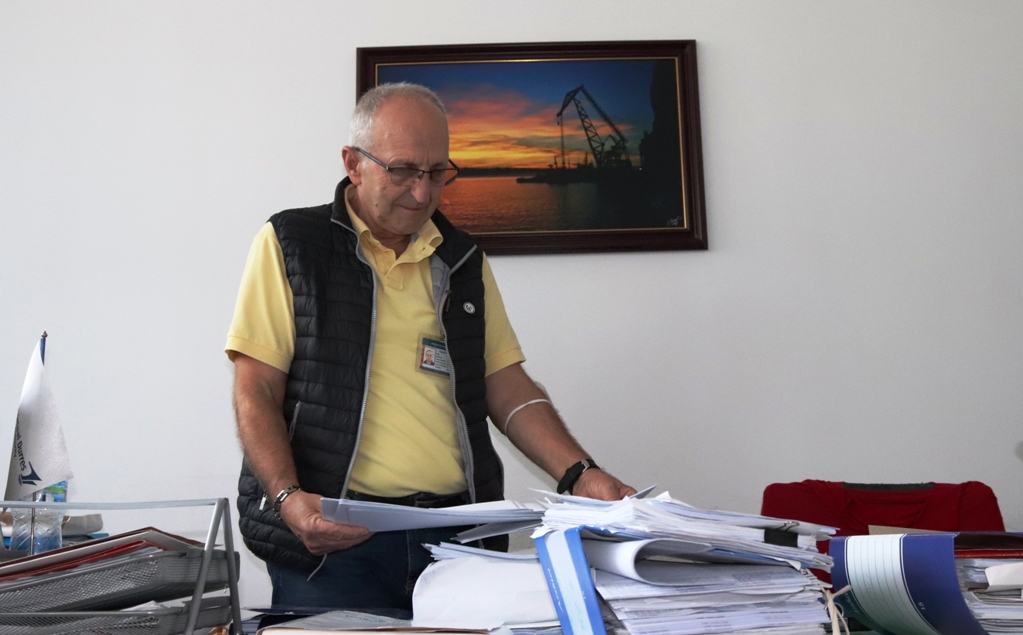 Një jetë në portin e Durrësit, specialisti Petraq Tane rrëfen ndryshimet e portit në kujtimet e tij