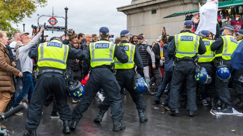 Londra përfshihet nga protestat kundër koronavirusit