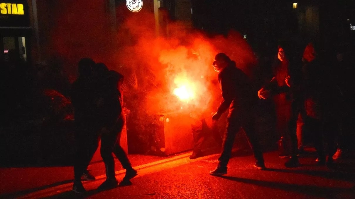 Ndizen sheshet italiane nga protestat anti-Covid (VIDEO)