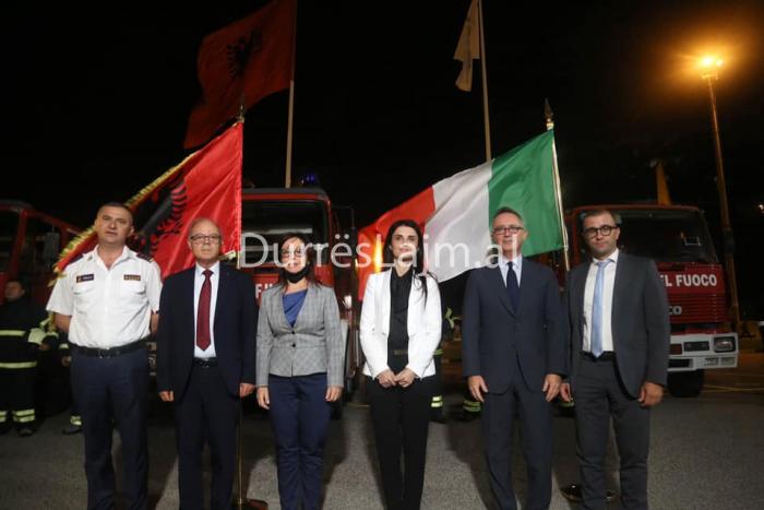 Italia i dhuron 5 automjete Zjarrfikëses së Durrësit, Sako: Ngrihet në nivel më të lartë shërbimi ynë (VIDEO)