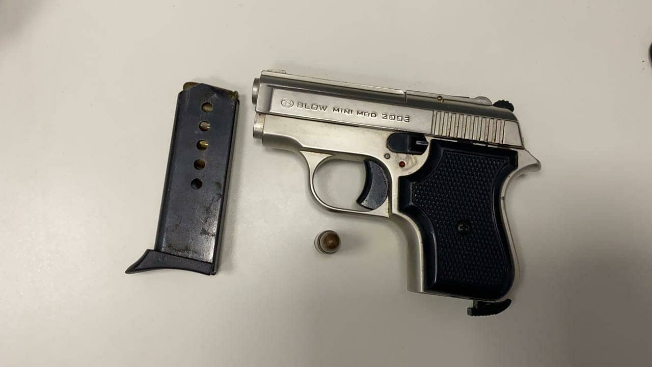 Vodhi makinën e kushërirës dhe e leu me benzinë për ta djegur, kapet 40-vjeçari