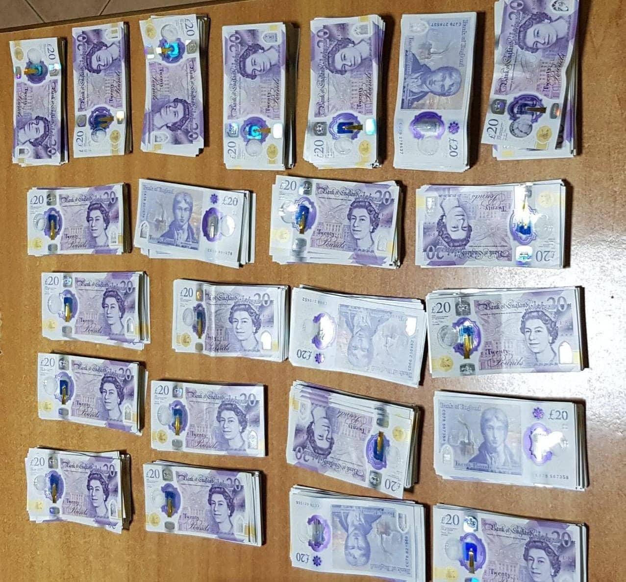 Arrestohet në Rinas iranianja me pasaportë të falsifikuar dhe 39-vjeçari me 30 mijë paund