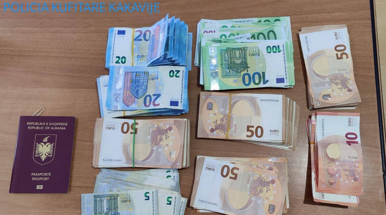 50-vjeçari kapet në kufi me 20 mijë euro të padeklaruara në çantë