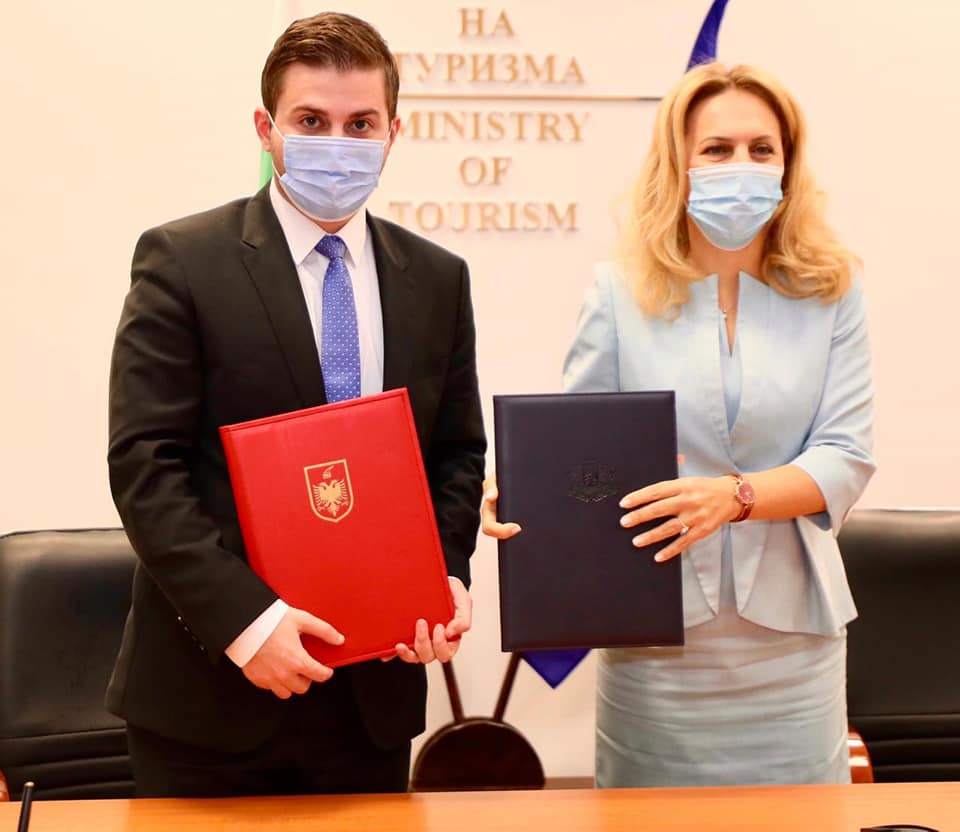 Nënshkruhet Memorandumi i Mirëkuptimit për bashkëpunim në fushën e turizmit mesa Shqipërisë e Bullgarisë