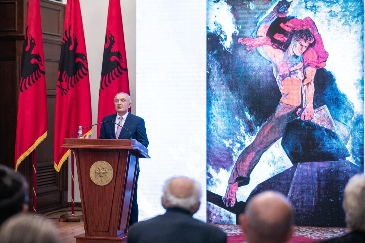 Meta replikon me Gjekmarkajn: Kushtetuta ma jep të drejtën për dekorata, jepen sipas ligjit