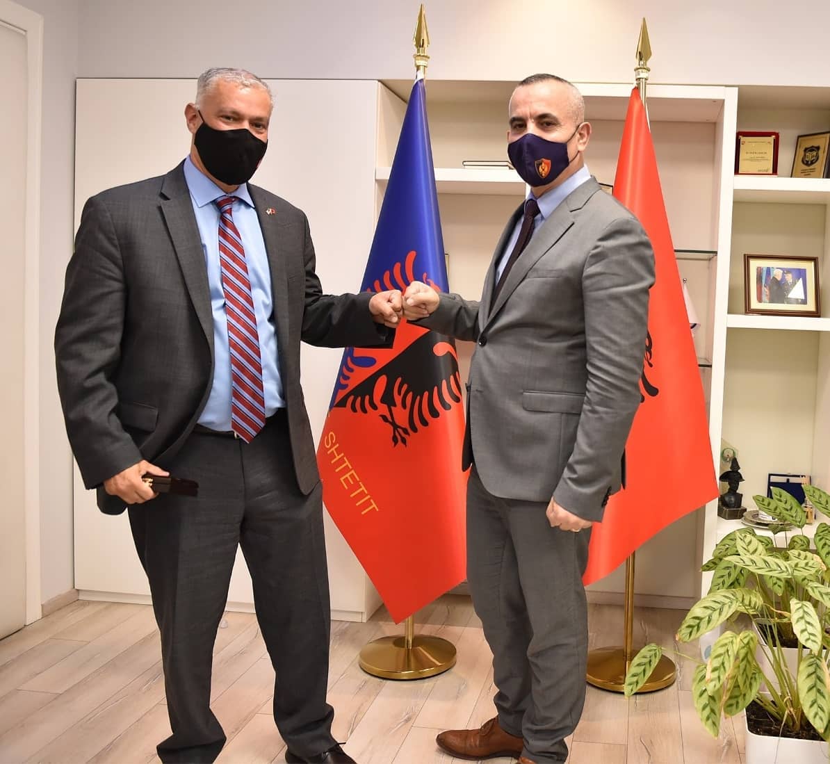 Veliu takohet me drejtorin e ri të INL-së: Policia e vendosur për të luftuar krimin e organizuar dhe terrorizmin