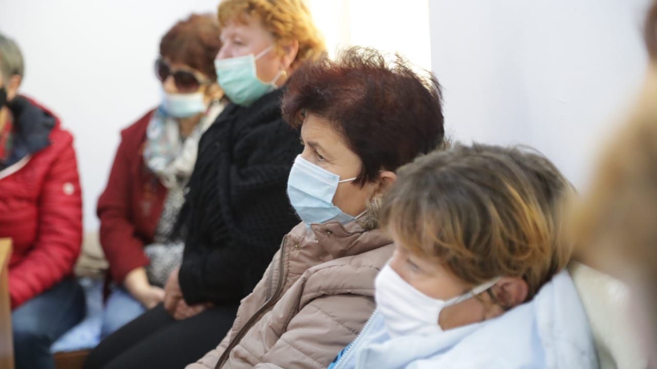 “Gropa e zezë është Rama, jo Uzina”, Ish-deputetet demokrate takojnë gratë greviste: T’u jepen lekët e djersës