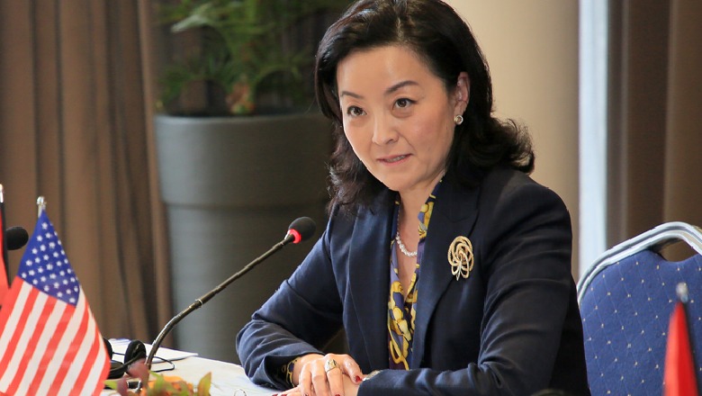 Riatdhesimi i fëmijëve nga Siria. ambasadorja Kim: E mrekullueshme t’i shohësh të çliruar nga ISIS!