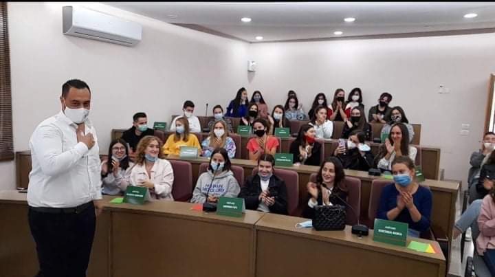 Kryebashkiaku Arbana takohet me gjimnazistët: Të rinjtë mund të sjellin ndryshime pozitive në komunitet