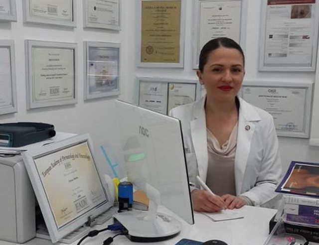 Maska dëmton lëkurën/ Dermatologia: Çfarë problemesh shkakton në fytyrë