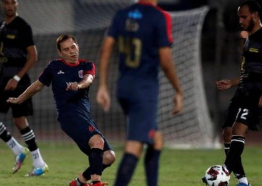 74-vjeçari futet në librin Guinness, theu rekordin e futbollistit më të vjetër në botë