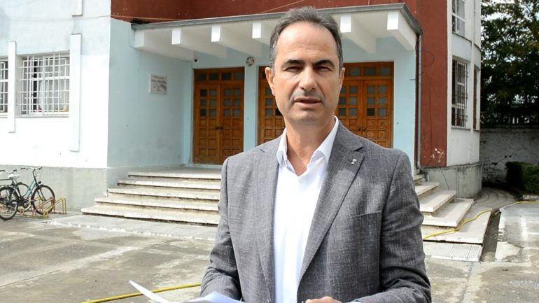 PD: Drejtorët e shkollave kanë urdhëruar mësuesit të mbledhin të dhënat personale të prindërve!