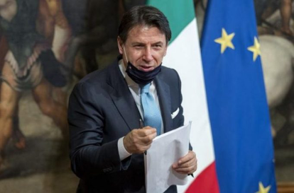 Kryeministri italian: Maskat të mbahen gjithmonë, përveçse në izolim. Duhet t’i përdorim dhe në shtëpi nëse ftojmë miq ose të afërm