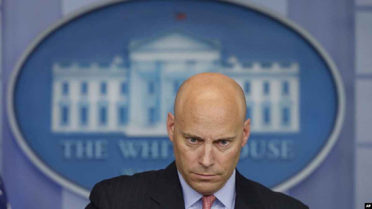 Shefi i stafit të zv/Presidentit Pence infektohet me koronavirus