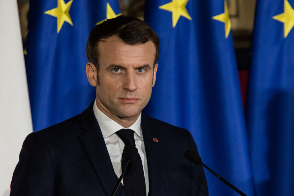 Izolohet Franca, Macron: Do të dilni nga shtëpia vetëm për në spital apo punë të rëndësishme