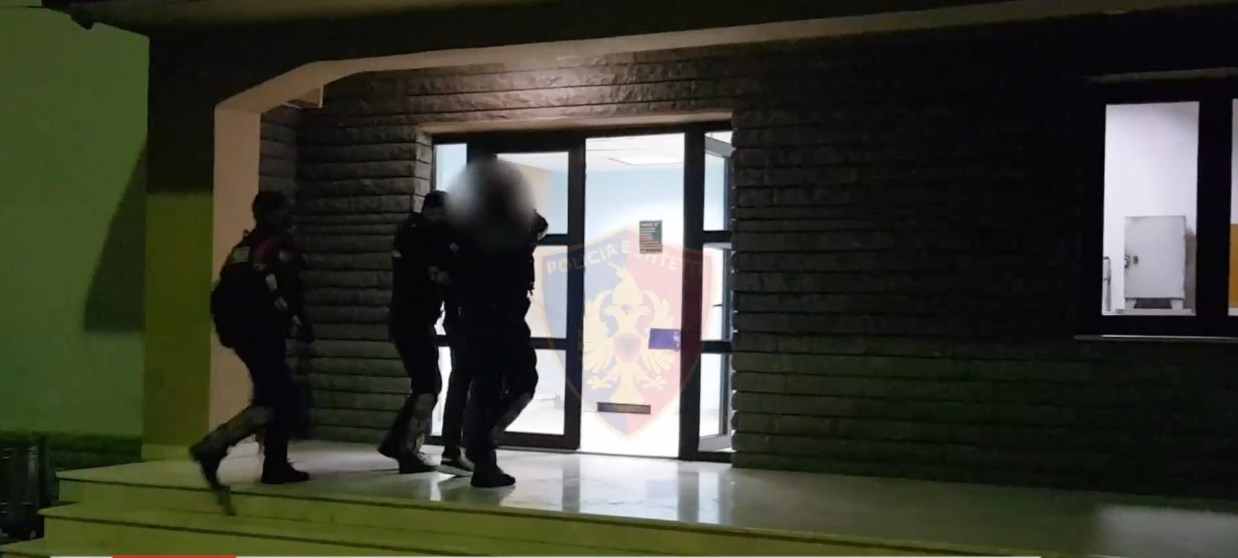 Lëvizte me armë në “BMW X5”, prangoset 31-vjeçari me precedentë