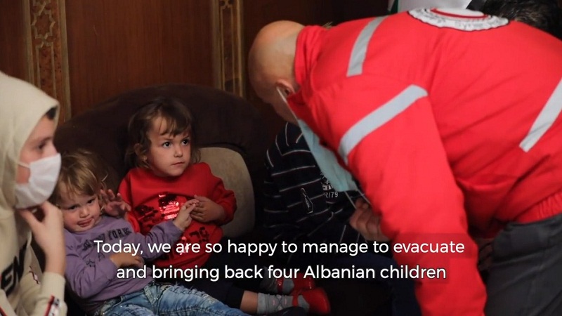 Nis riatdhesimi i familjeve shqiptare nga Siria në Shqipëri, publikohen pamjet