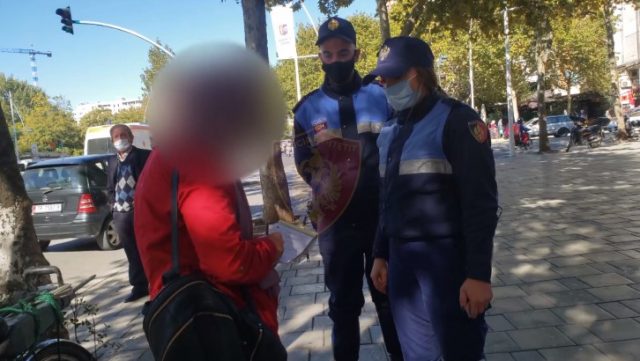 Policia gjobit 688 qytetarë, nuk kishin vendosur maskën