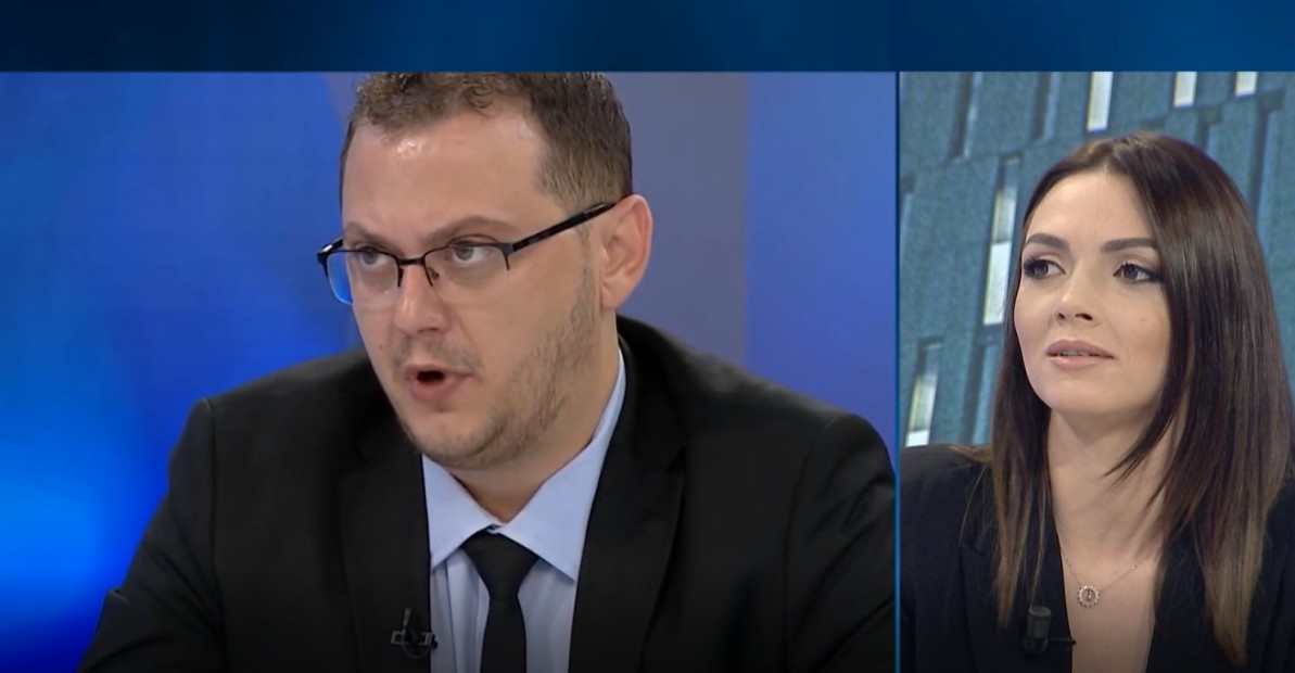 Politikani i bëri presion me mesazhe në telefon, spikerja e njohur e sfidon duke…