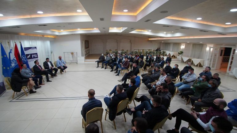 Mediu thirrje të rinjve: Të luftojmë për të ardhmen, lirinë po na e vjedhin si në diktaturë