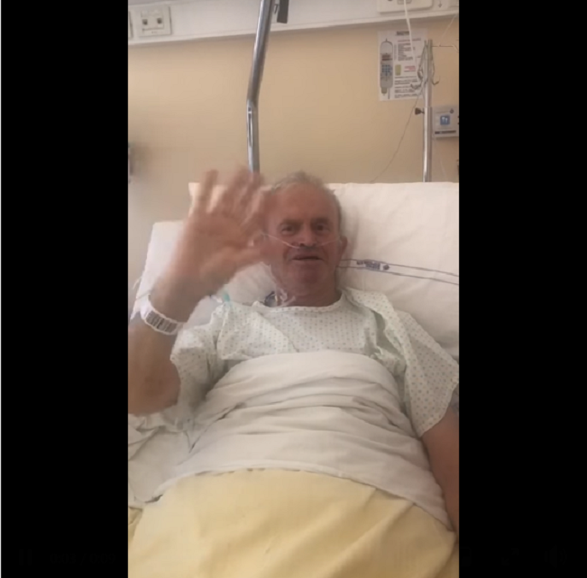 Agim Bulku i nënshtrohet një operacioni delikat, përshëndet nga krevati i spitalit (VIDEO)