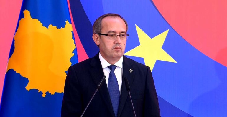 Kryeministri Hoti: Nëse s’ka marrëveshje, Kosova e Serbia vazhdojnë si dy shtete fqinje