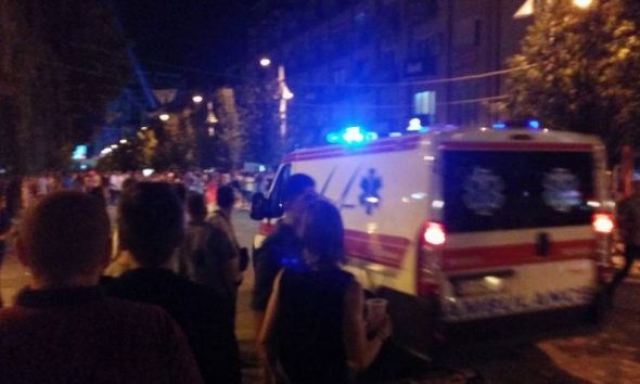 E reja pret damarët në mes të Bulevardit, dërgohet me urgjencë në spital