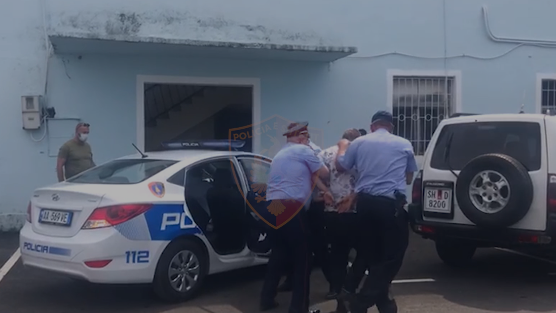 Po transportonte me triçikël 15 emigrantë të paligjshëm, 1 në pranga e 2 në kërkim