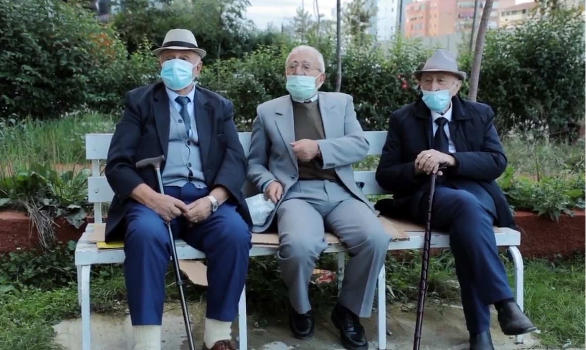 Manastirliu: Mos harroni maskën kur dilni nga shtëpia (VIDEO)