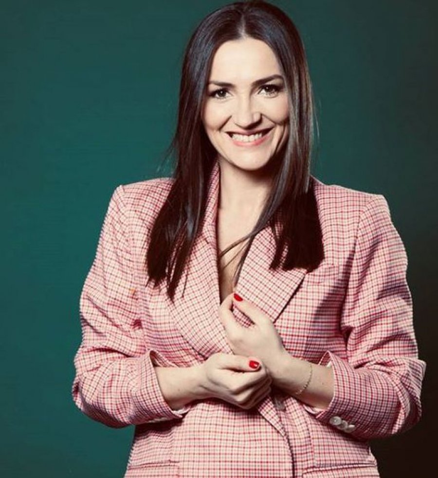 Këngëtarja Marsela Çibukaj rrëfen mes lotëve udhëtimin me gomone drejt Italisë