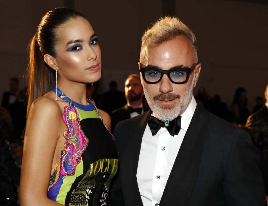 “Playboy” i Instagramit dhe e dashura 28 vite më e re, bëhen prindër