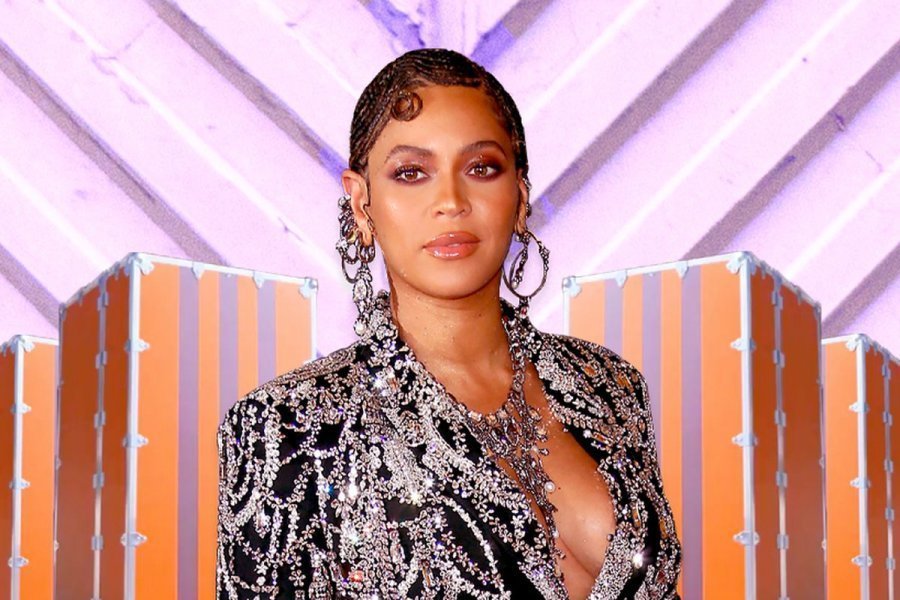 Beyonce poza seksi për numrin e ri të “Vogue” (FOTO)