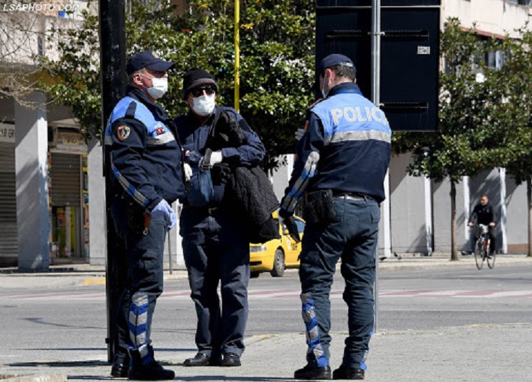 Me “Porsche” dhe “Ferrari” kanosën policinë, arrestohen 3 persona