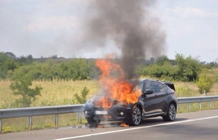 Përfshihet nga zjarri “BMW X6”
