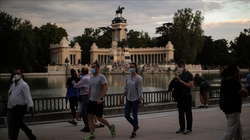 Rikthehet izolimi në Madrid/ Kufizime për mbi 3 milionë njerëz