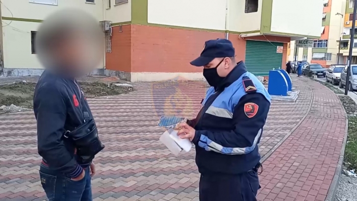 U kapën pa maskë mbrojtëse, policia gjobit 844 qytetarë