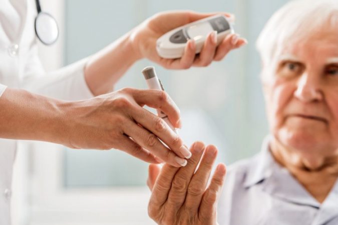 Rreziku i diabetit rritet me 9% për çdo orë gjumë të munguar