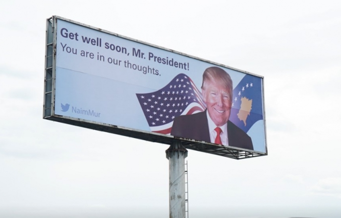 Shqiptari harxhon kursimet për t’i dedikuar Donald Trump një “billboard”