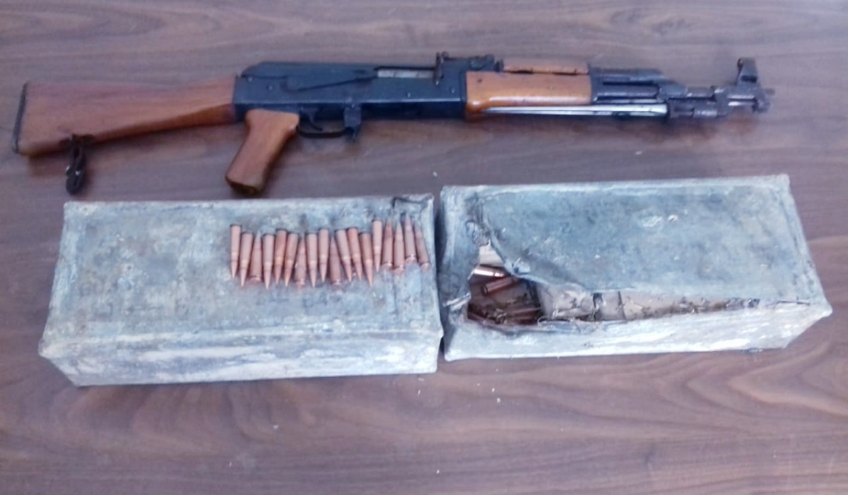 Po dhunohej nga burri, gruaja telefonon policinë dhe kërkon ndihmë